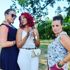 trois chanteuses du groupe